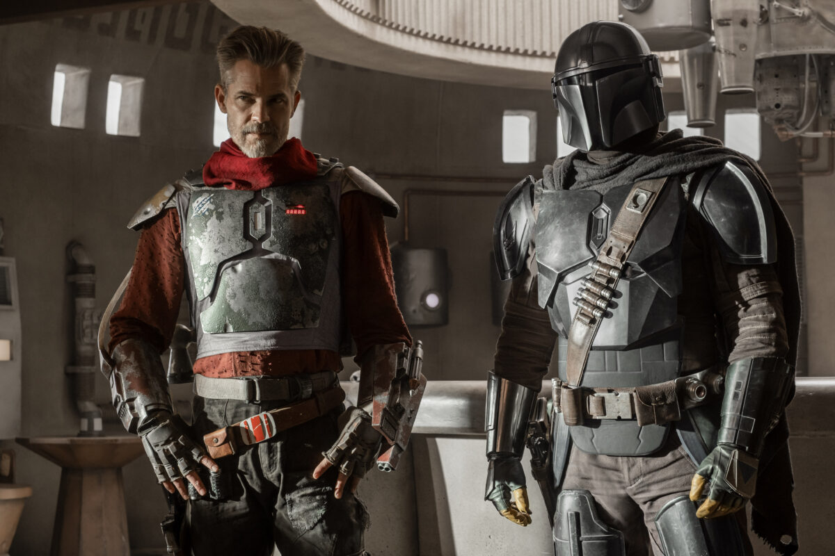 Timothy Olyphant is Cobb Vanth and  Pedro Pascal is the Mandalorian in Lucasfilm's THE MANDALORIAN, season two, exclusively on Disney+. © 2020 Lucasfilm Ltd. & ™. All Rights Reserved.